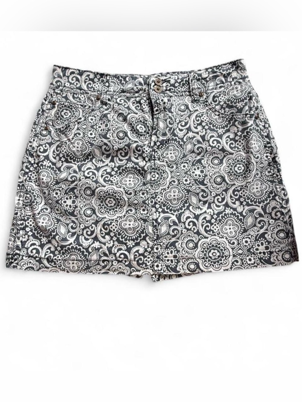 Bandolino Black & White Paisley Cotton Shorts